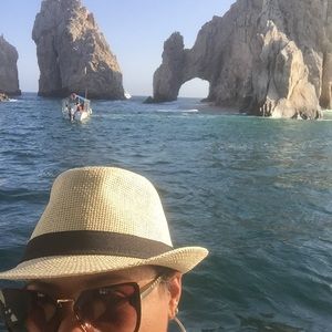 Meet your Posher, Dee